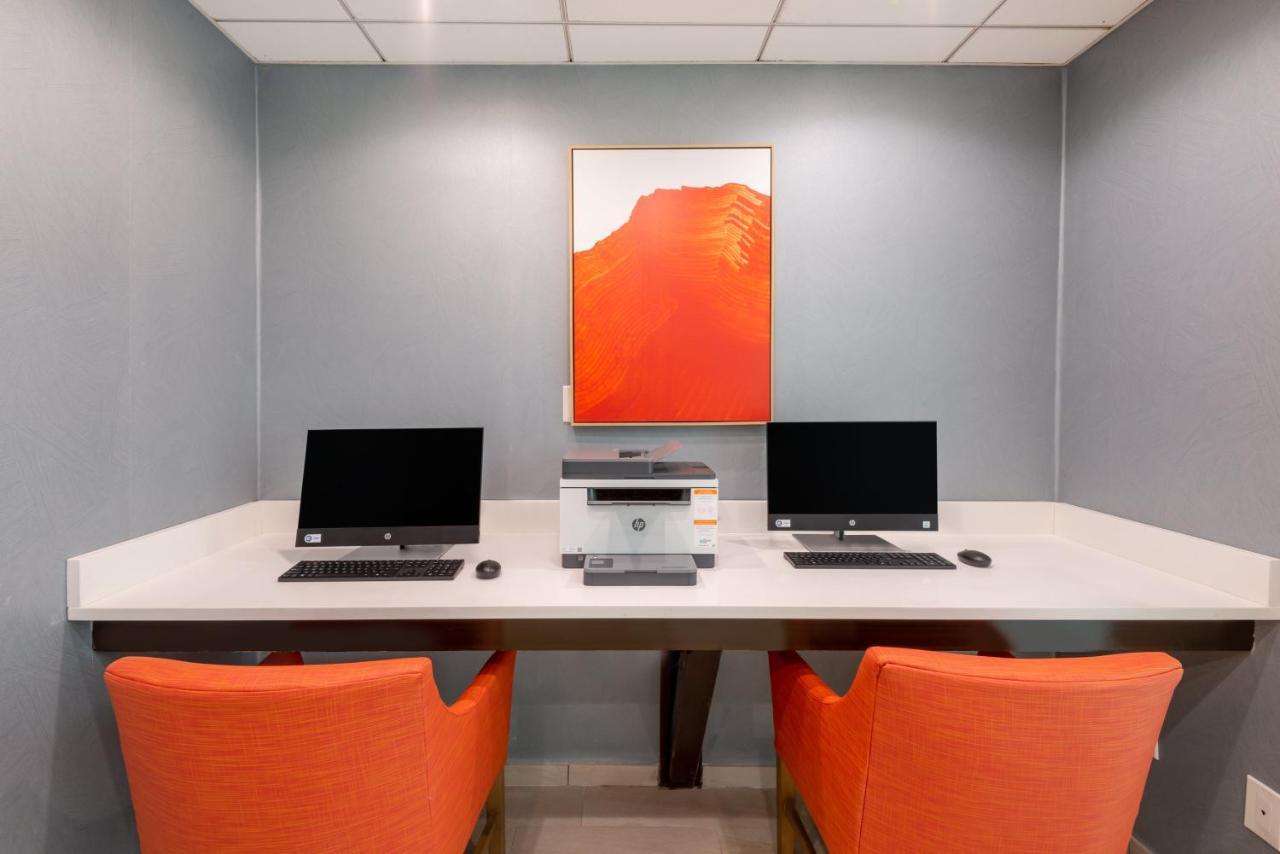 Holiday Inn Express Philadelphia Ne-Bensalem By Ihg מראה חיצוני תמונה