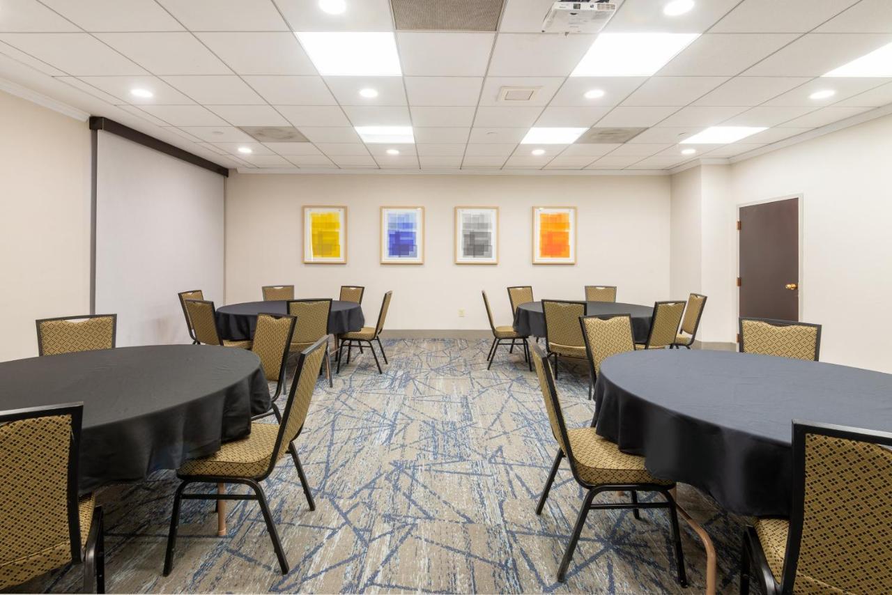 Holiday Inn Express Philadelphia Ne-Bensalem By Ihg מראה חיצוני תמונה